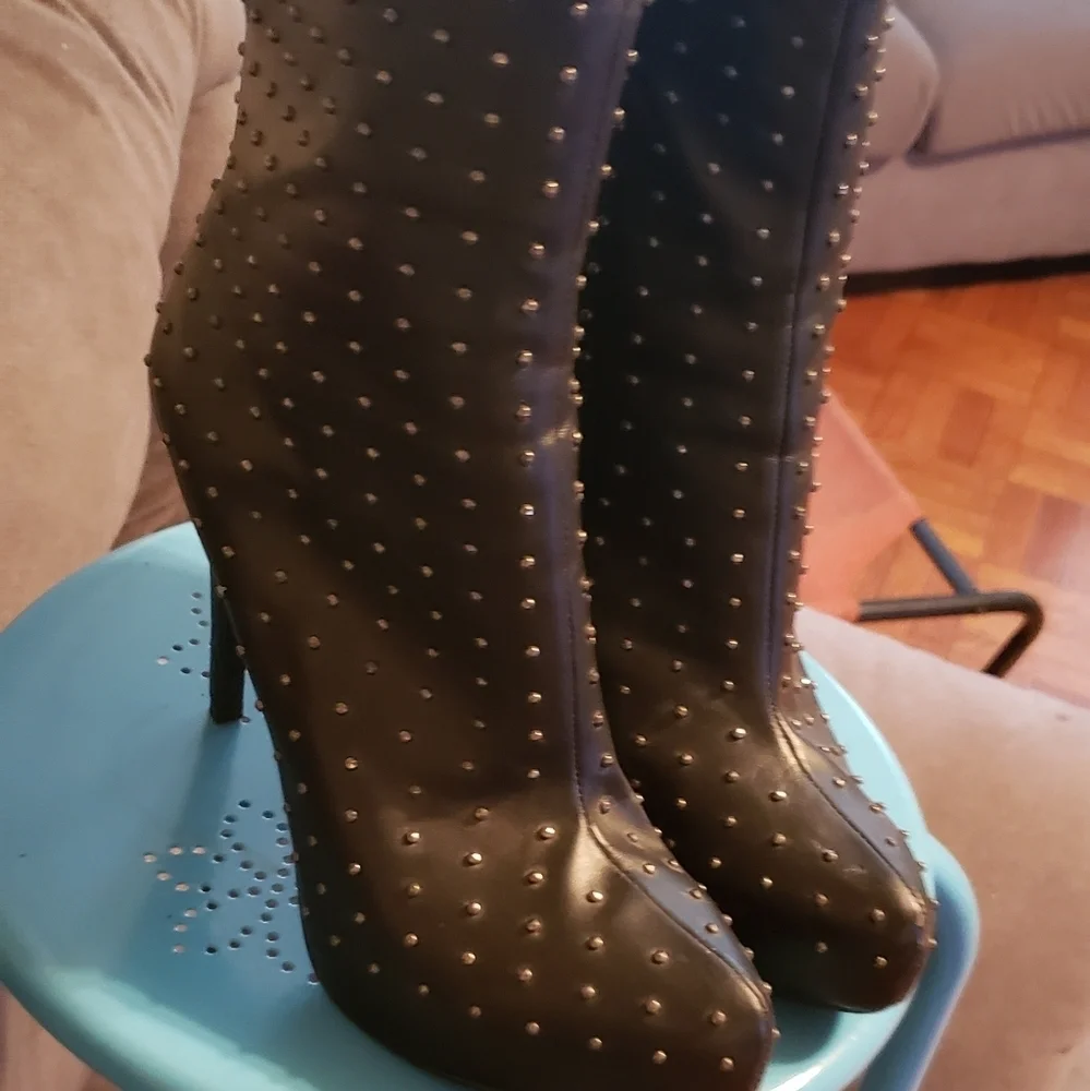 Booties w studs 7.5 hp🔥🔥🔥